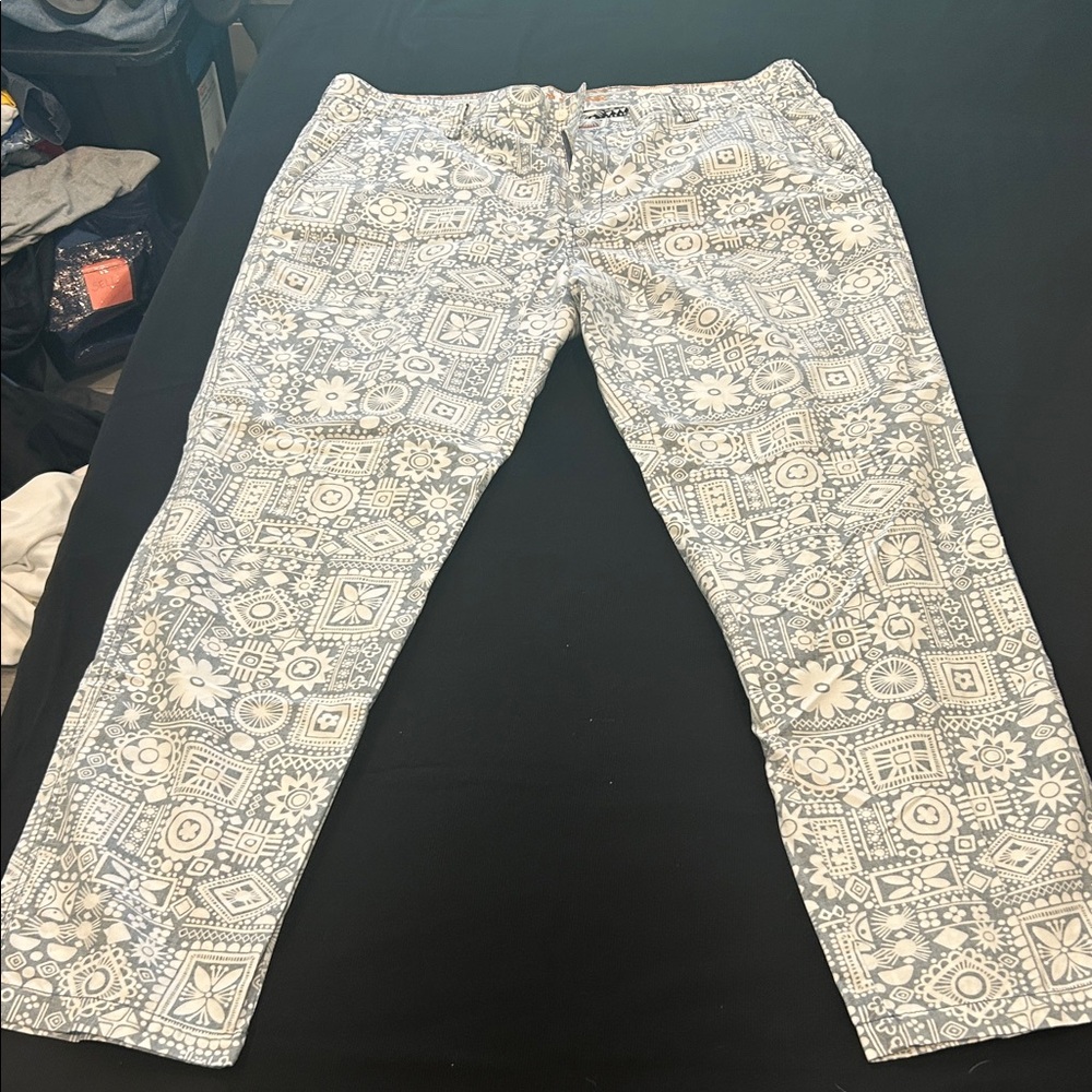 Patterned Gray And White Pants - image 1